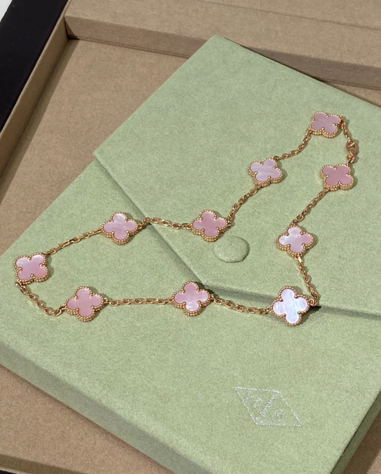 [Eterna Jewels Jewellery] Pink Necklace with Ten Clover Designs