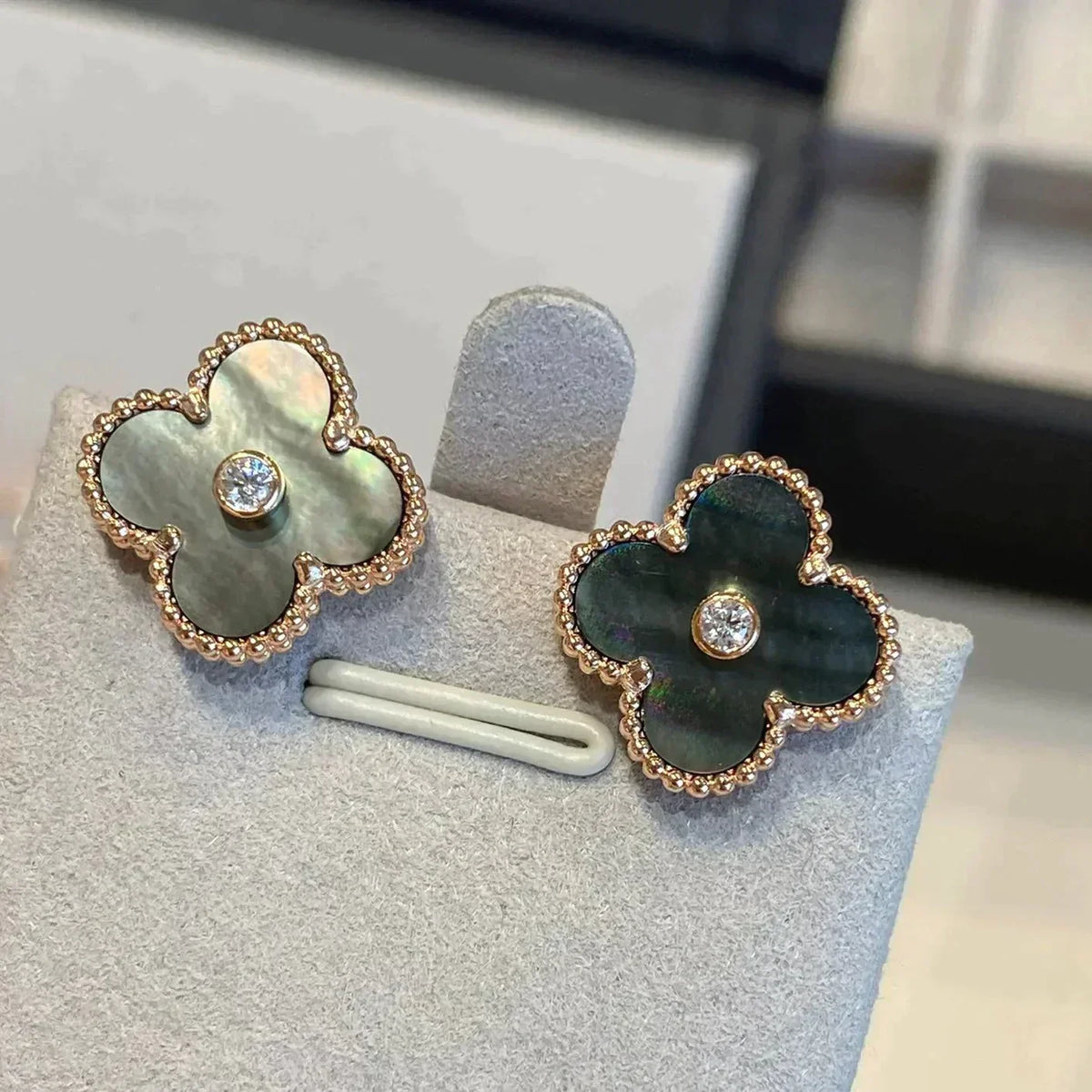[Eterna Jewels]CLOVER MEDIUM 1 MOTIFS GRAY MOP  DIAMOND EARRINGS