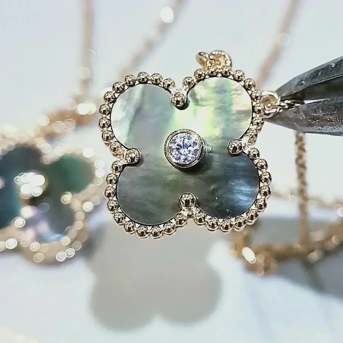 [Eterna Jewels]CLOVER 15MM DIAMOND AND MOTHER-OF-GREY NECKLACE