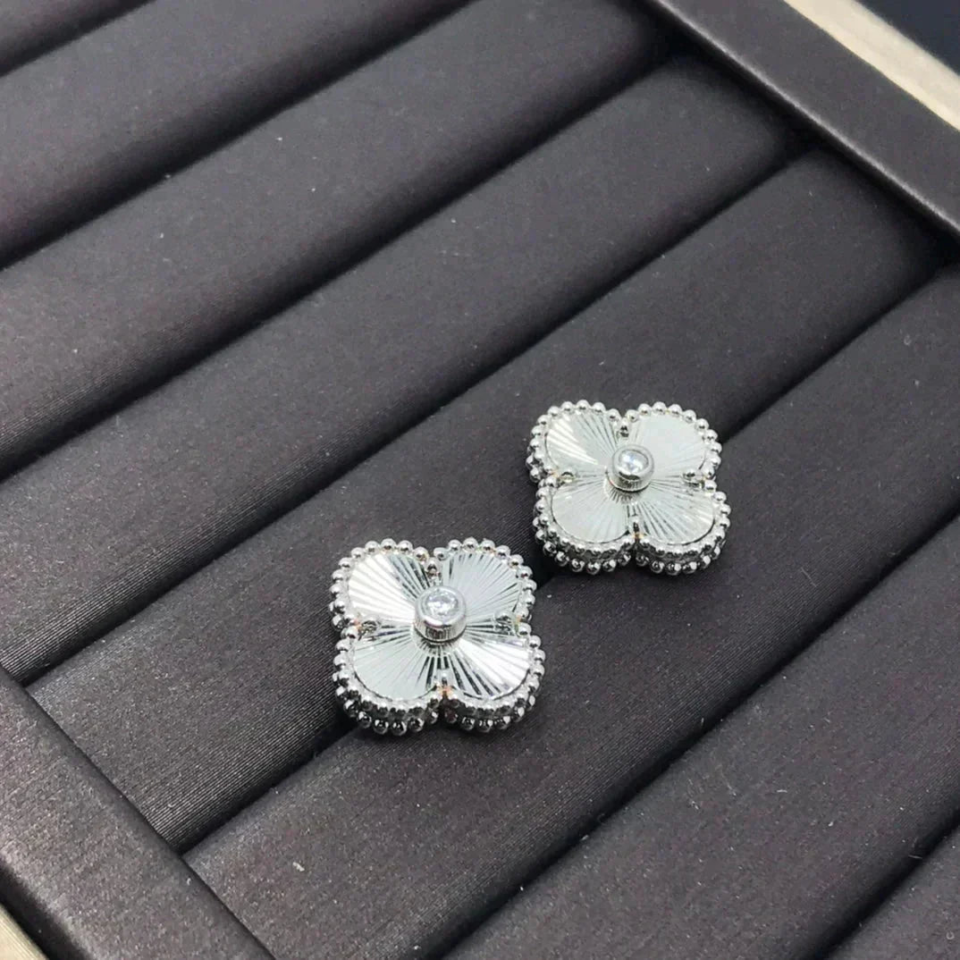 [Eterna Jewels]CLOVER MINI 9.5MM LASER EARRINGS