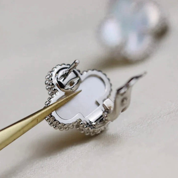 [Eterna Jewels]CLOVER MEDIUM 1 MOTIFS  WHITE MOP EARRINGS SILVER