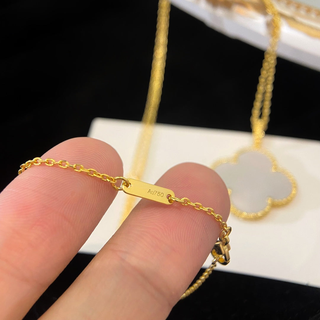 [Eterna Jewels]CLOVER 25MM MOP LARGE PENDANT NECKLACE