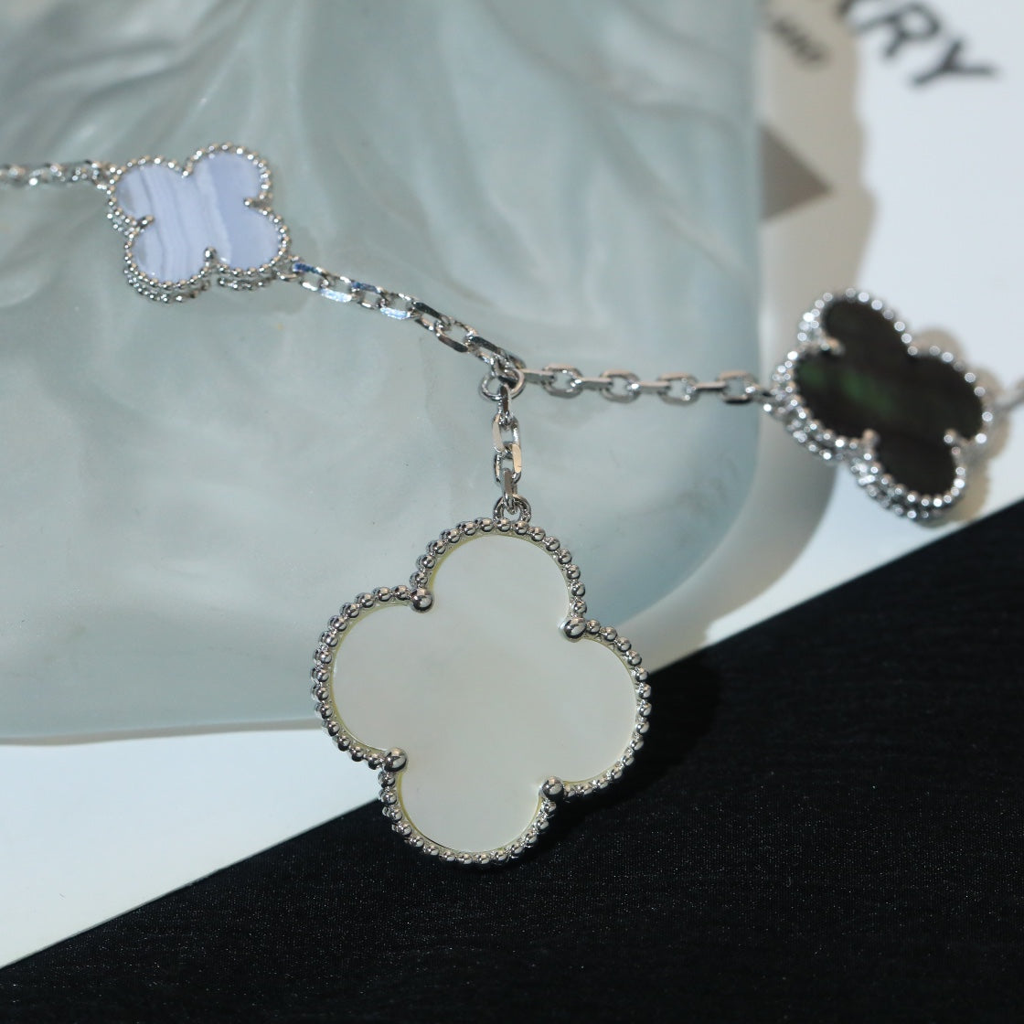 [Eterna Jewels]CLOVER BRACELET 5 MOTIFS MOP CHALCEDONY SILVER