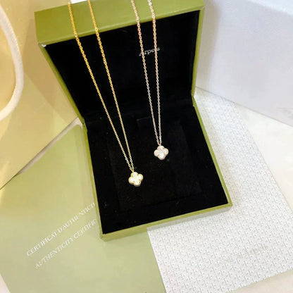 [Eterna Jewels]CLOVER MINI 9.5MM WHITE MOTHER-OF-PEARL NECKLACE