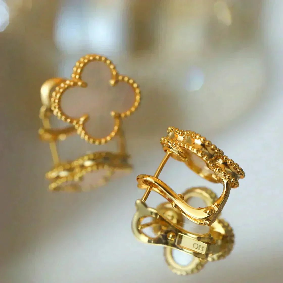 [Eterna Jewels]CLOVER MEDIUM 1 MOTIFS  WHITE MOP STUD EARRINGS