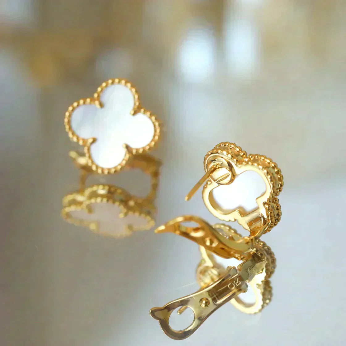 [Eterna Jewels]CLOVER MEDIUM 1 MOTIFS  WHITE MOP STUD EARRINGS