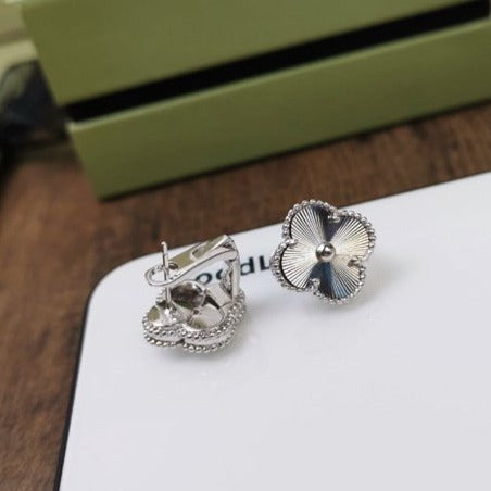 [Eterna Jewels]CLOVER MEDIUM STUD EARRINGS