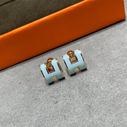 [Eterna Jewels]POP H SKY BLUE STUD EARRINGS