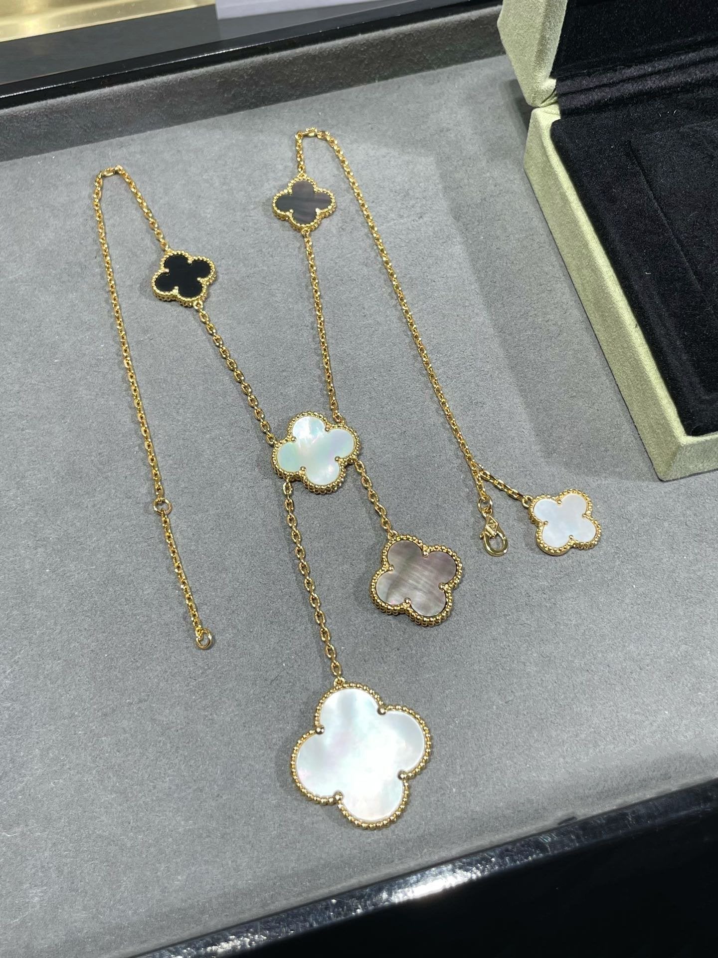 [Eterna Jewels]CLOVER 6 MOTIF MOP ONYX GOLD NECKLACE