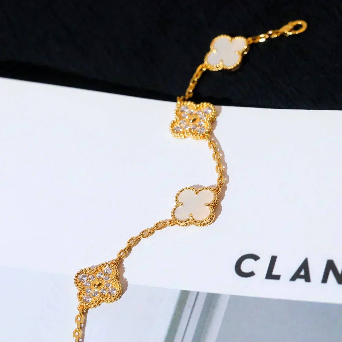 [Eterna Jewels]CLOVER WHITE PEARL MOP 5 MOTIF BRACELET COLLECTION