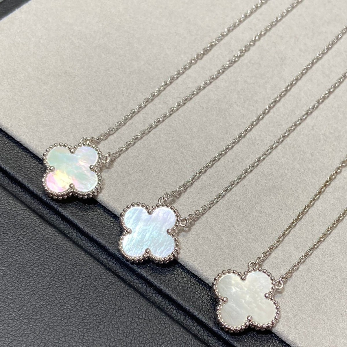 [Eterna Jewels]CLOVER MEDIUM SILVER WHITE MOP NECKLACE