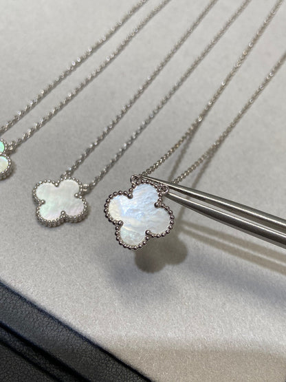 [Eterna Jewels]CLOVER MEDIUM SILVER WHITE MOP NECKLACE
