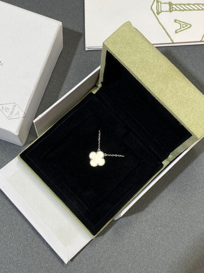 [Eterna Jewels]CLOVER MEDIUM SILVER WHITE MOP NECKLACE