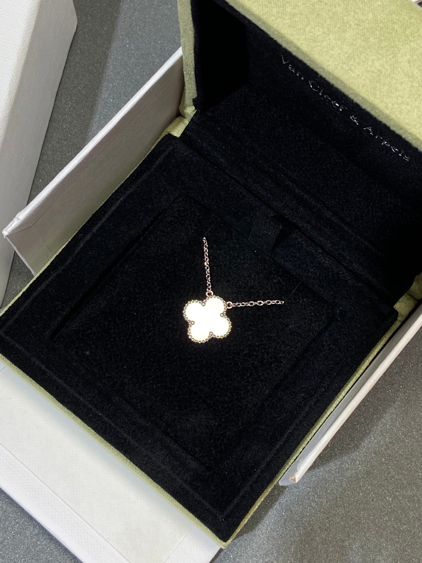 [Eterna Jewels]CLOVER MEDIUM SILVER WHITE MOP NECKLACE