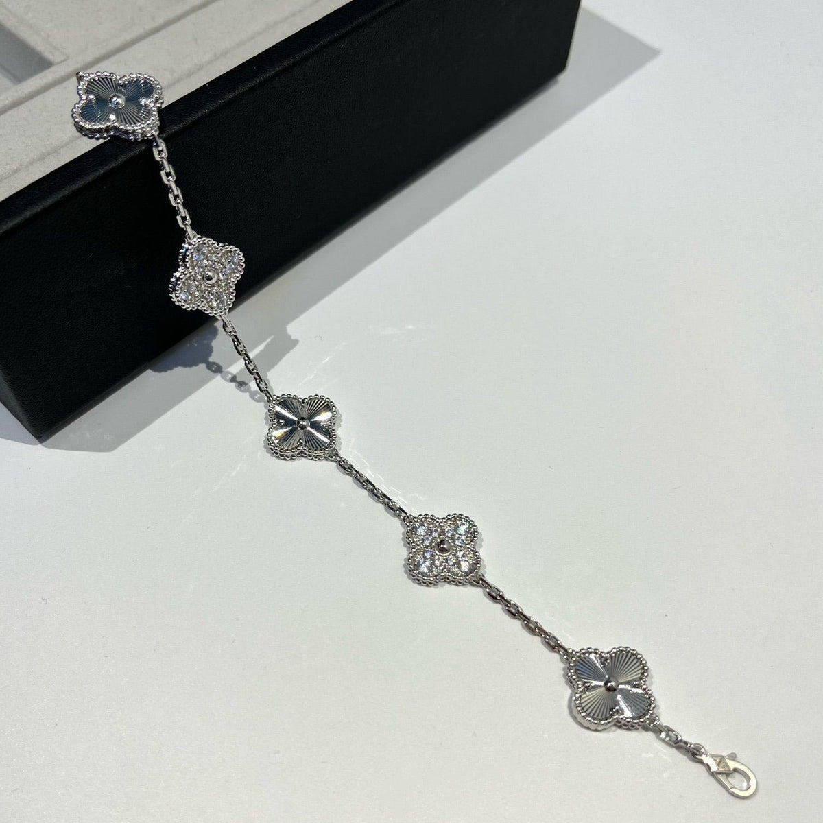[Eterna Jewels] CLOVER 5 MOTIF LASER BRACELET COLLECTION