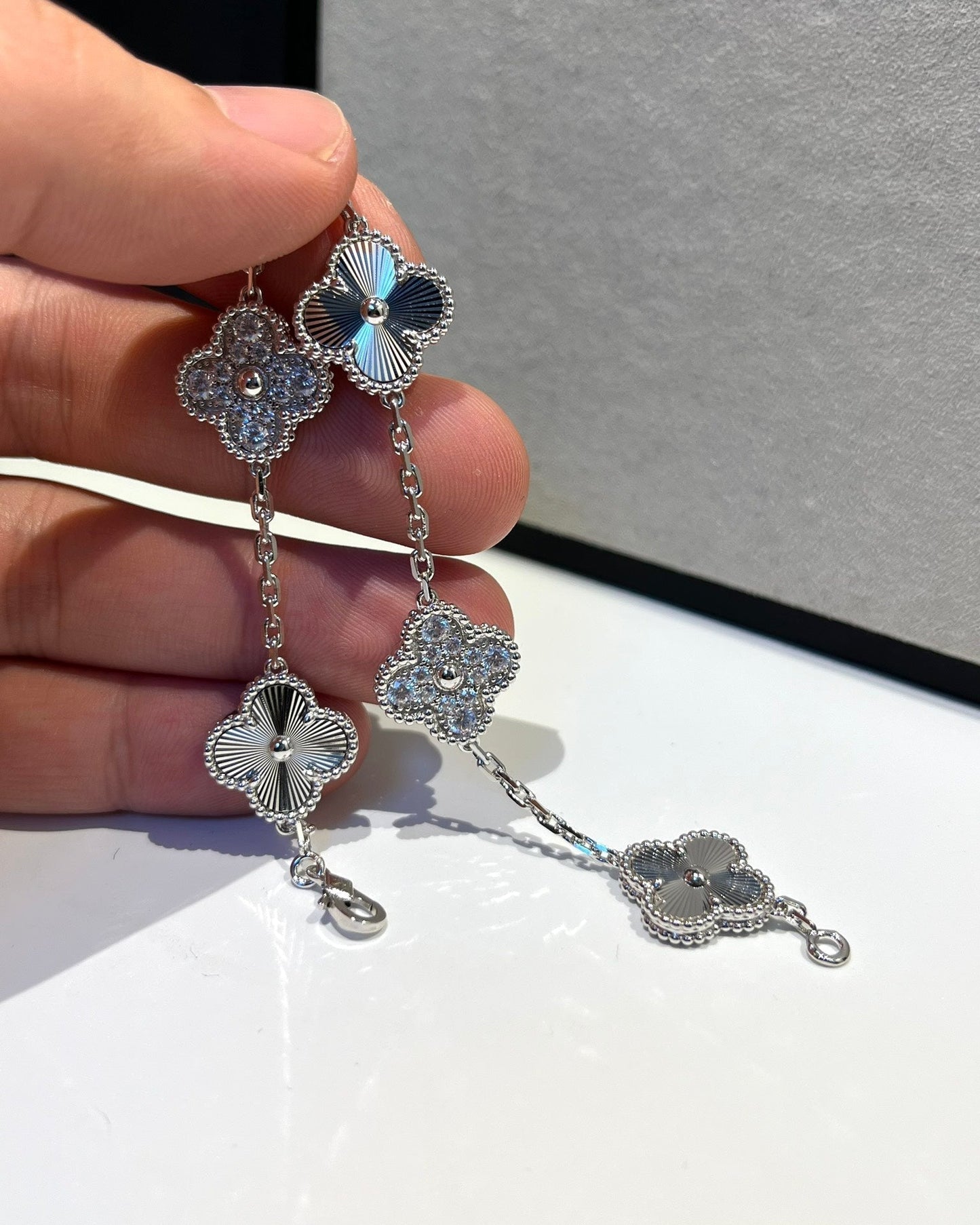 [Eterna Jewels] CLOVER 5 MOTIF LASER BRACELET COLLECTION