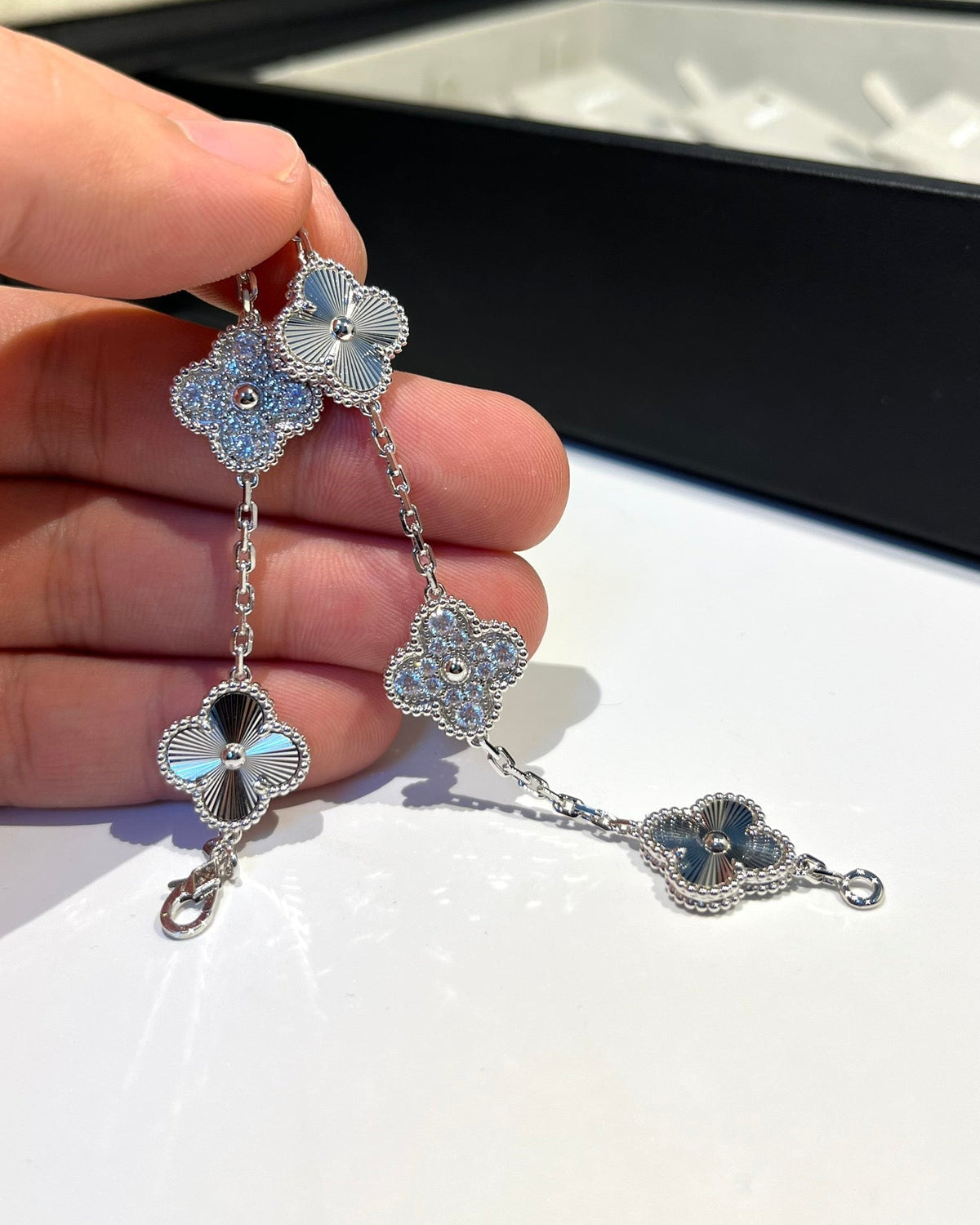[Eterna Jewels] CLOVER 5 MOTIF LASER BRACELET COLLECTION
