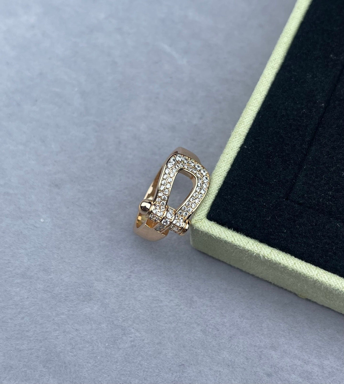 [Eterna Jewels]Wide Hoof-Shaped Diamond-Studded Ring