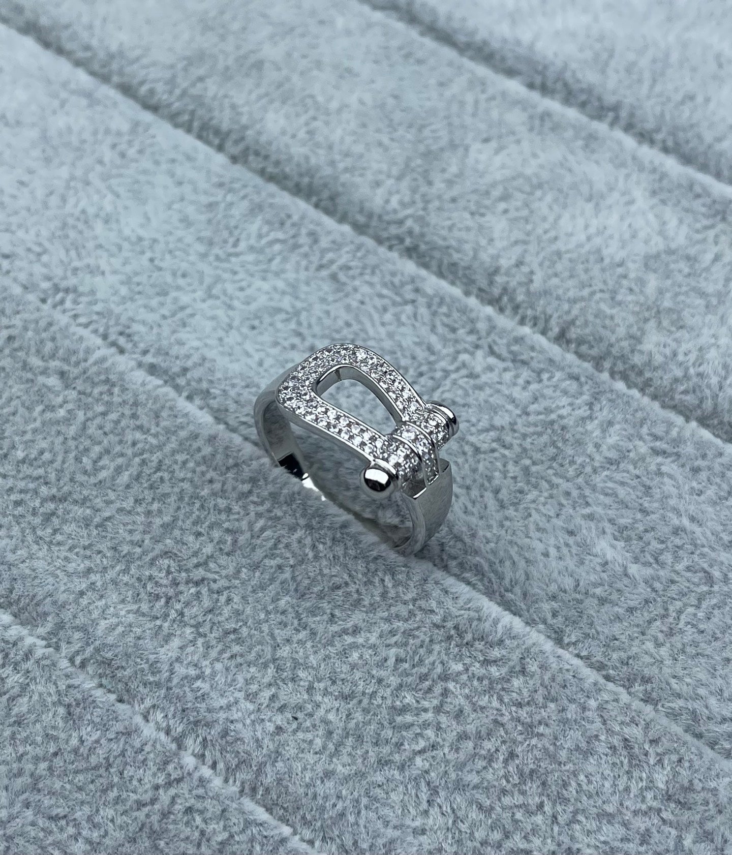 [Eterna Jewels]Wide Hoof-Shaped Diamond-Studded Ring