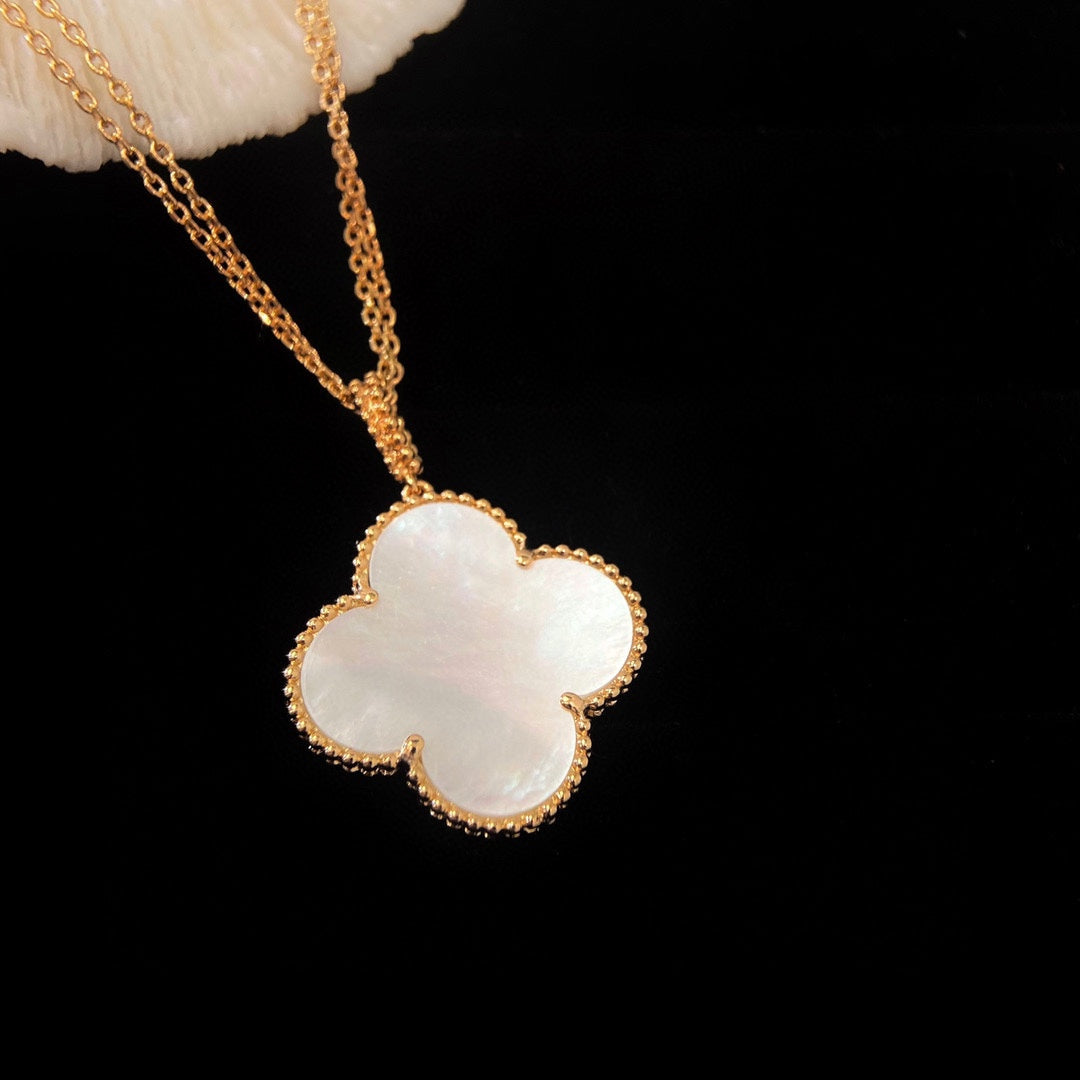 [Eterna Jewels]CLOVER 25MM MOP LARGE PENDANT NECKLACE