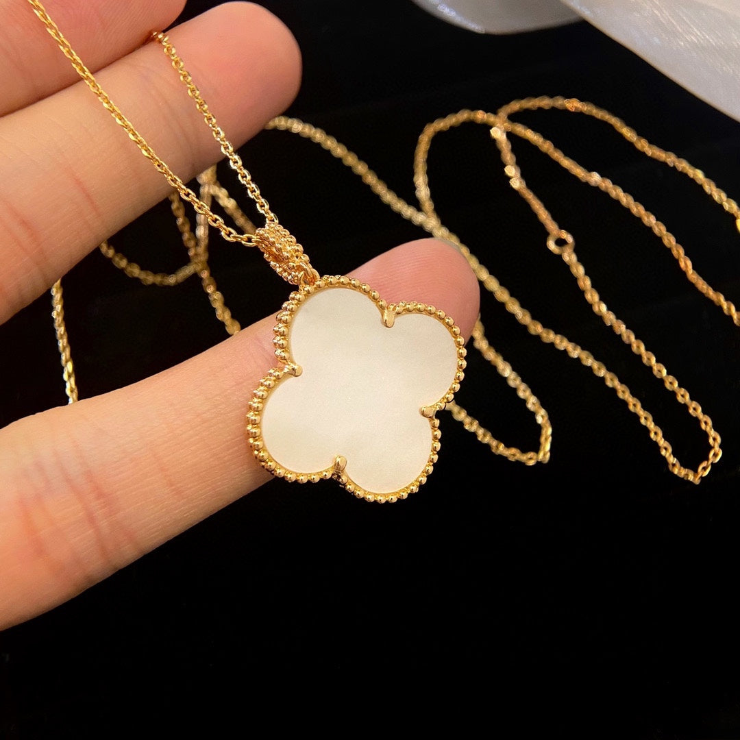 [Eterna Jewels]CLOVER 25MM MOP LARGE PENDANT NECKLACE