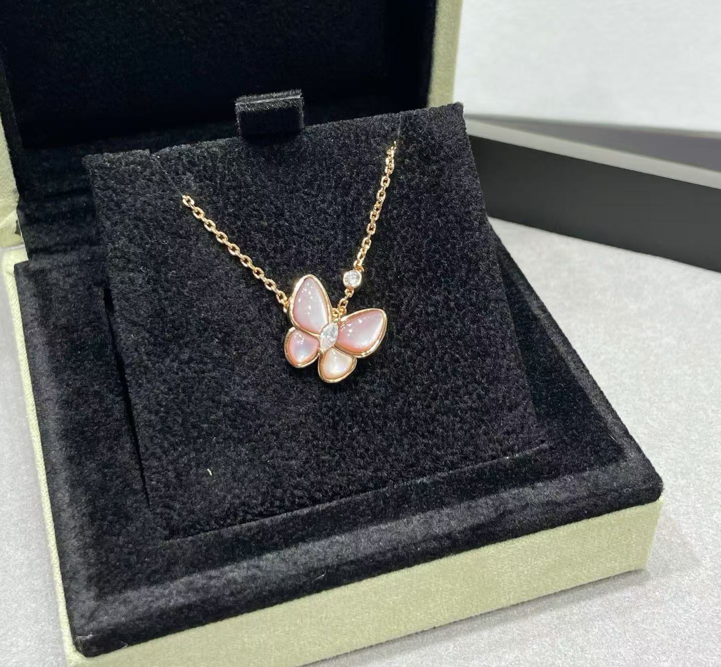 [Eterna Jewels]BUTTERFLY PINK MOTHER-OF-PEARL DIAMOND NECKLACE