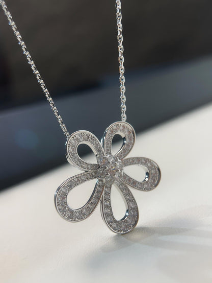 [Eterna Jewels]Flowerlace Lucky Four Leaf Clover Necklace for Her