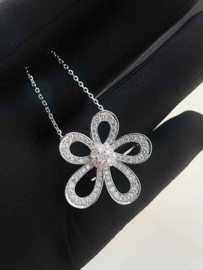 [Eterna Jewels]Flowerlace Lucky Four Leaf Clover Necklace for Her