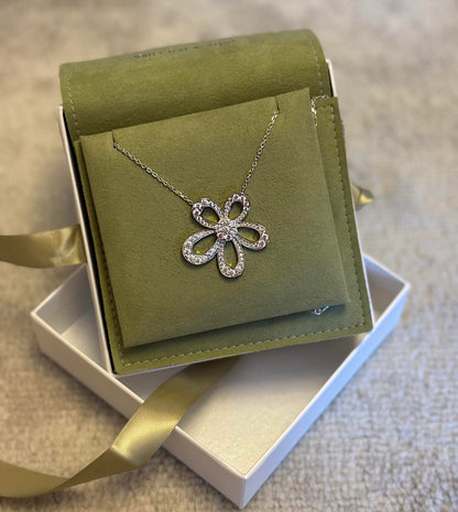 [Eterna Jewels]Flowerlace Lucky Four Leaf Clover Necklace for Her
