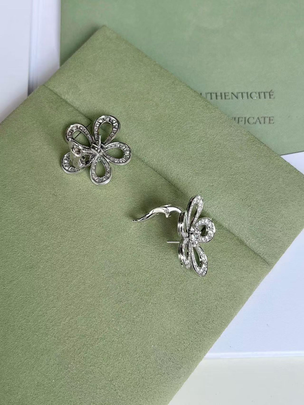 [Eterna Jewels] Flowerlace  Elegant Four Leaf Clover Stud Earrings