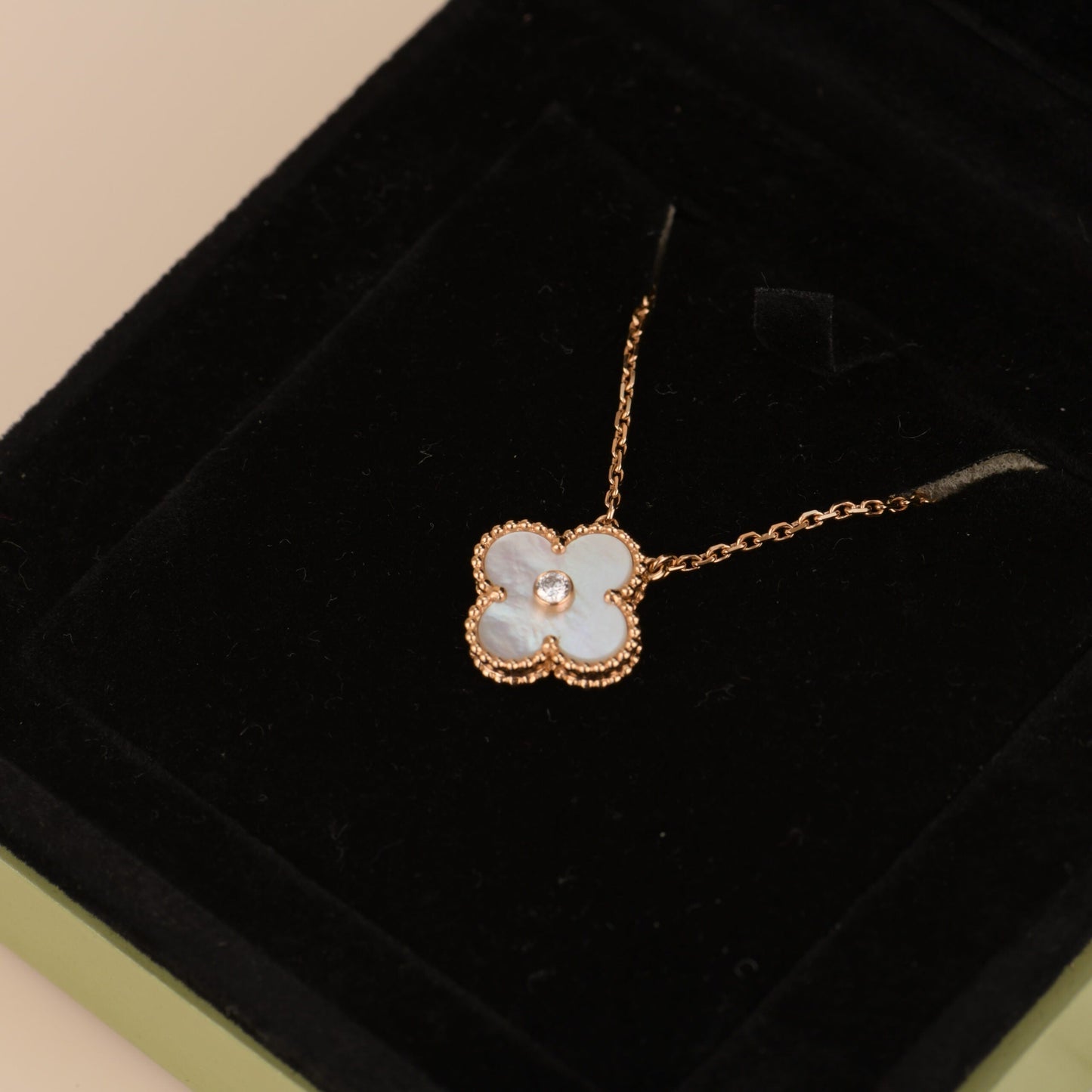 [Eterna Jewels]CLOVER 15MM DIAMOND WHITE FRITILLARIA NECKLACE