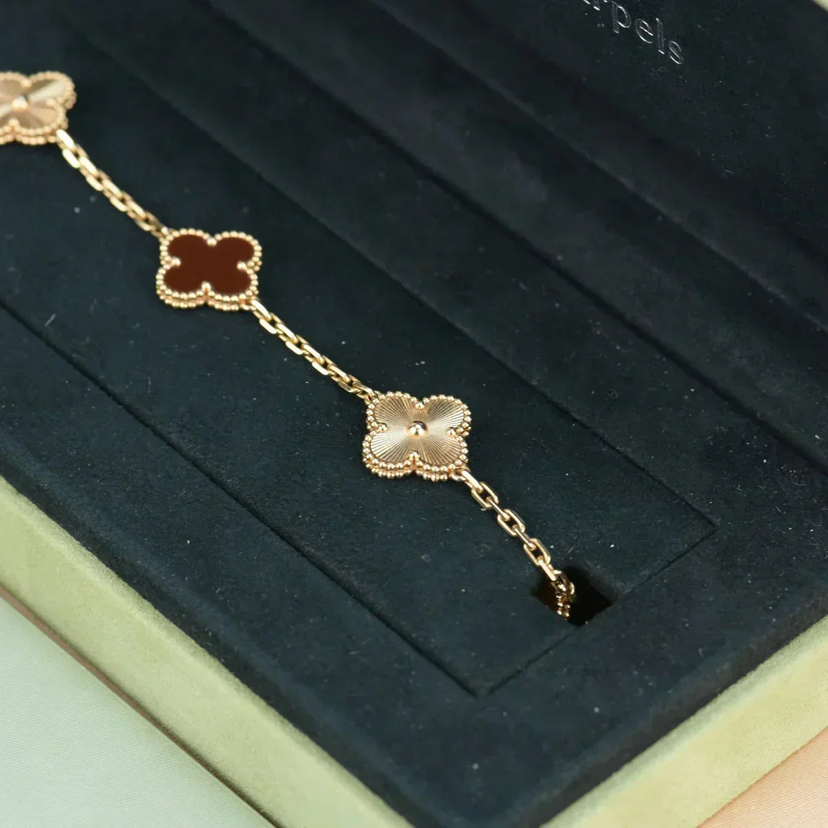 [Eterna Jewels] CLOVER 5 MOTIF RED CORNELIAN BRACELET COLLECTION
