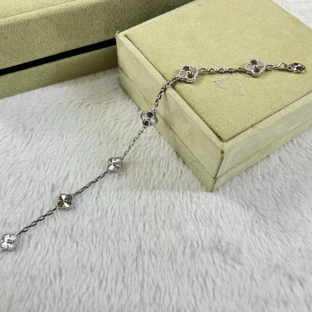 [Eterna Jewels]CLOVER 6 MOTIF DIAMOND BRACELET