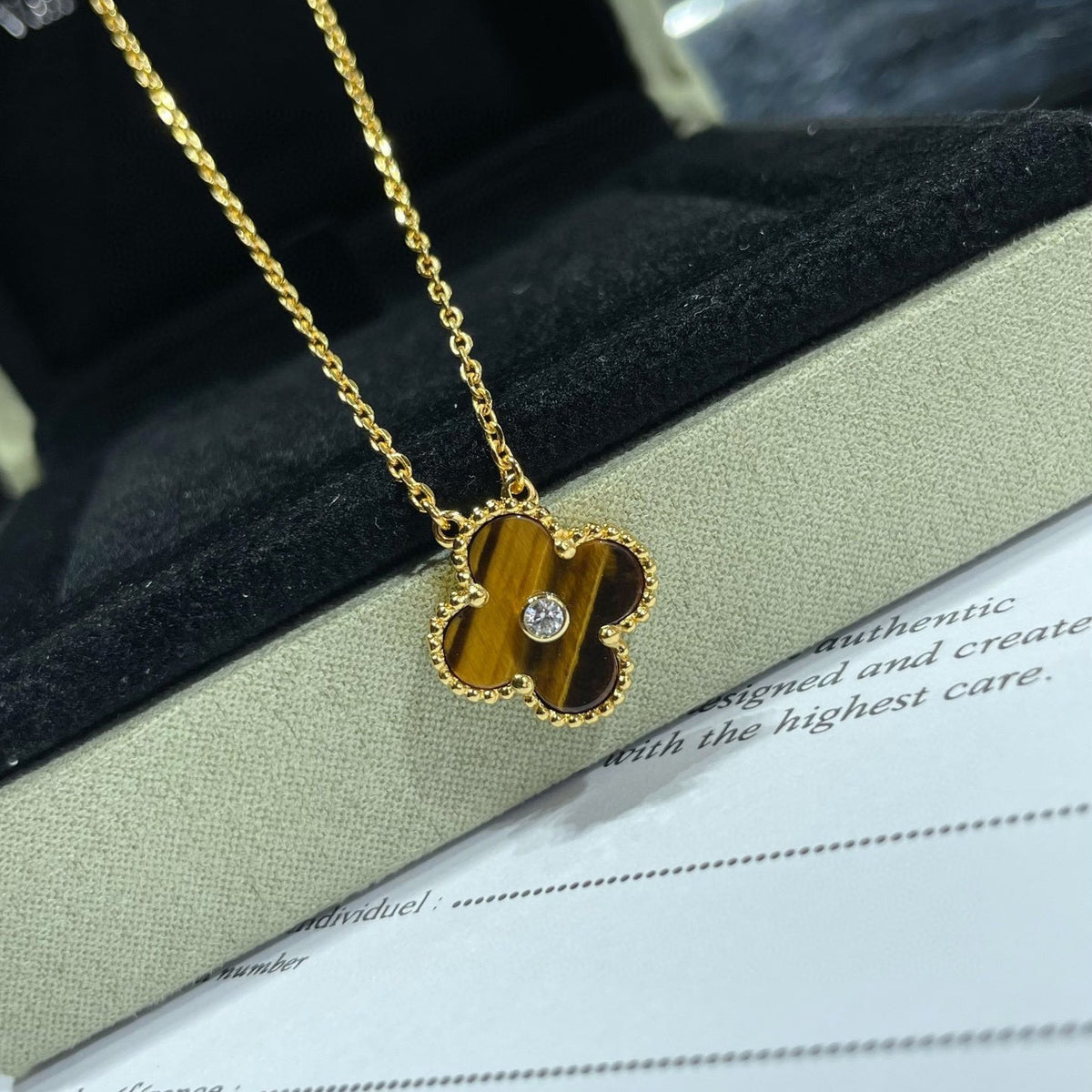 [Eterna Jewels]CLOVER 15MM DIAMOND AND YELLOW TIGER'S EYE AGATE necklace