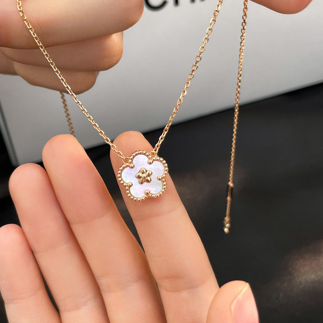 [Eterna Jewels]LUCKY  WHITE MOP  PLUM BLOSSOM NECKLACE