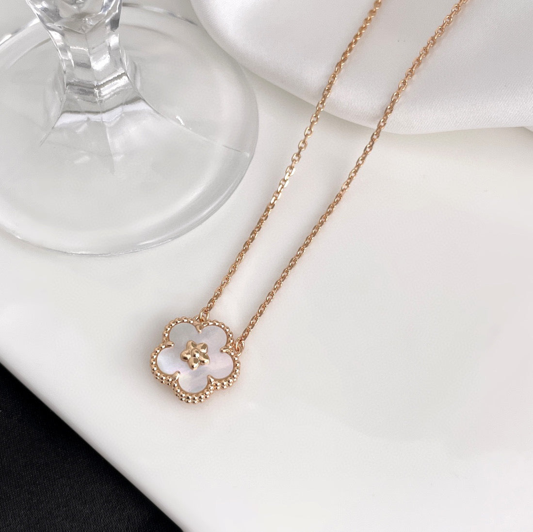 [Eterna Jewels]LUCKY  WHITE MOP  PLUM BLOSSOM NECKLACE