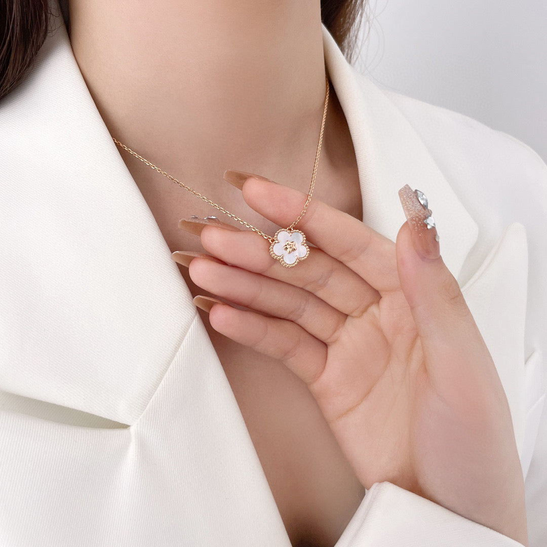 [Eterna Jewels]LUCKY  WHITE MOP  PLUM BLOSSOM NECKLACE