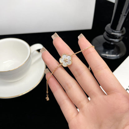 [Eterna Jewels]LUCKY WHITE MOP PLUM BLOSSOM  BRACELET
