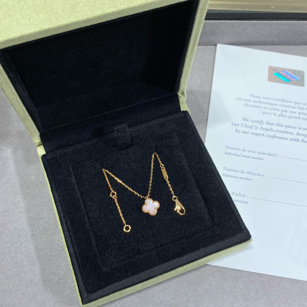 [Eterna Jewels]CLOVER 15MM PINK MOTHER-OF-PEARL SINGLE FLOWER NECKLACE