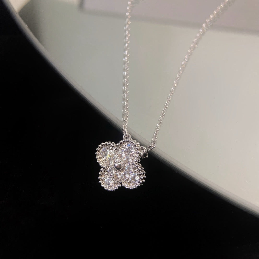 [Eterna Jewels]CLOVER 15MM DIAMOND SINGLE FLOWER NECKLACE