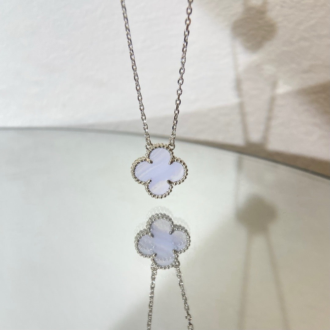 [Eterna Jewels]CLOVER 15MM BLUE CHALCEDONY NECKLACE SILVER
