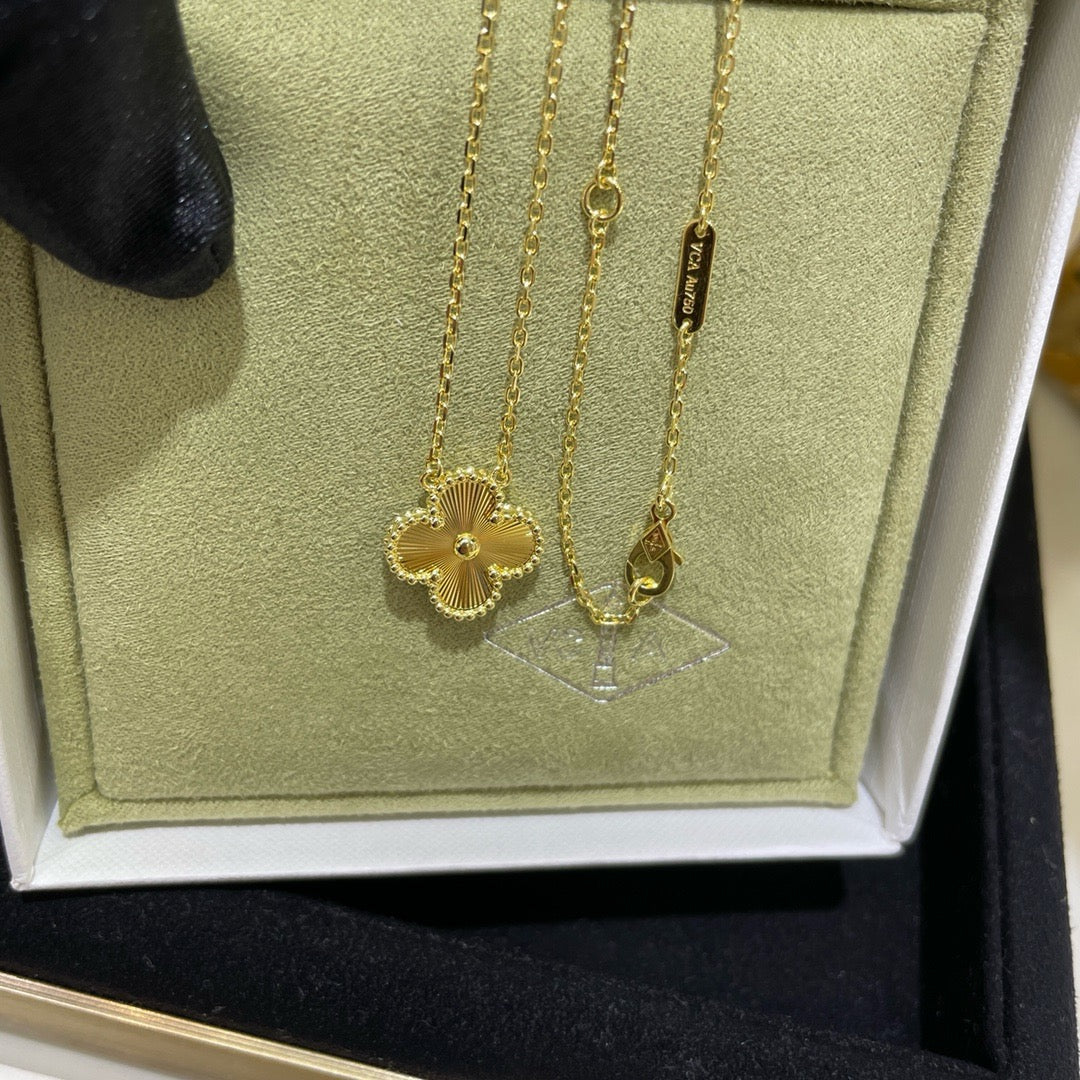 [Eterna Jewels]CLOVER 15MM LASER NECKLACE