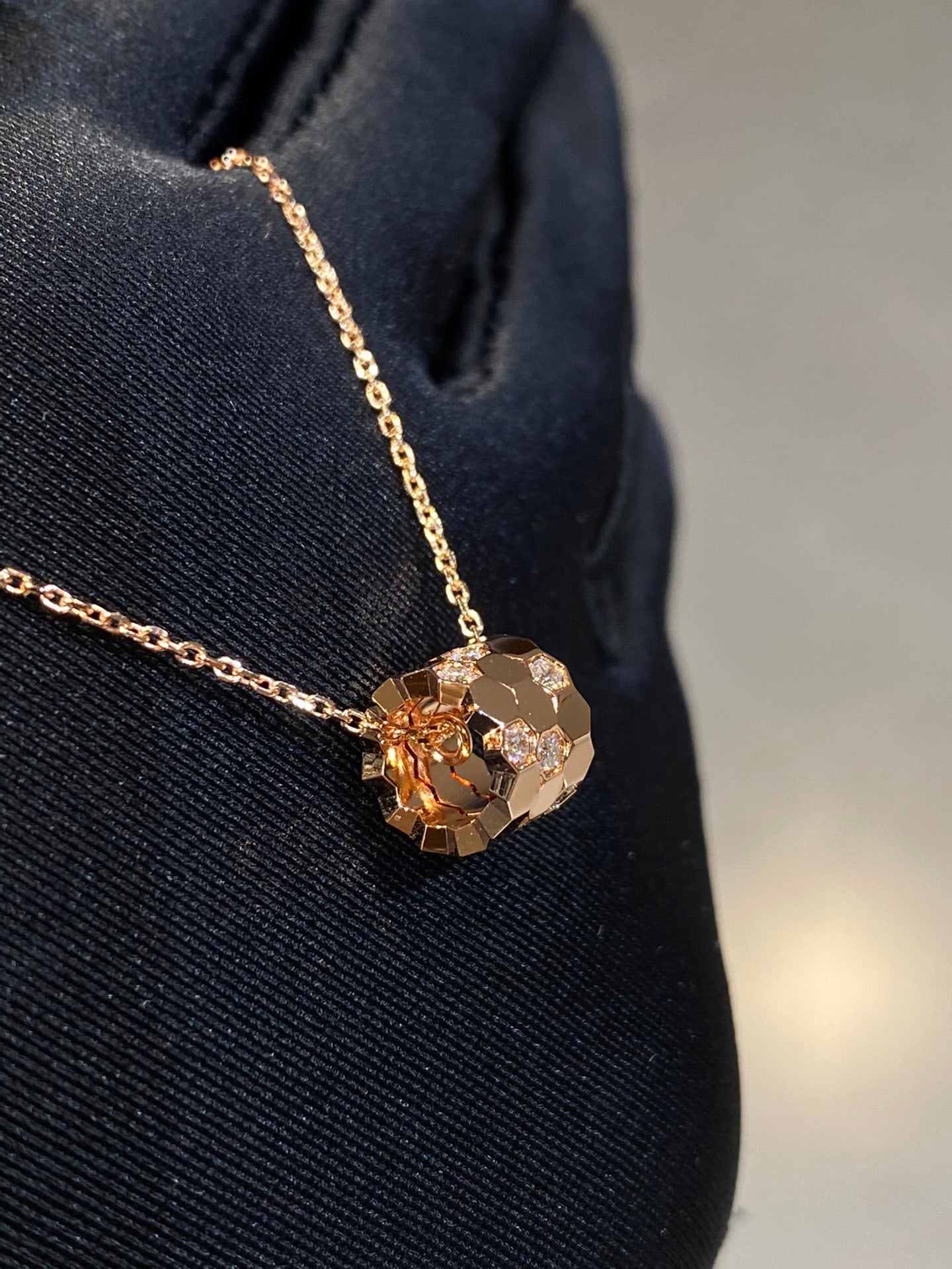 [Eterna Jewels]BEE LOVE DIAMOND NECKLACE