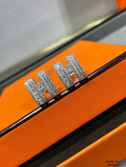 [Eterna Jewels]H STUD EARRINGS WITH SILVER DIAMONDS