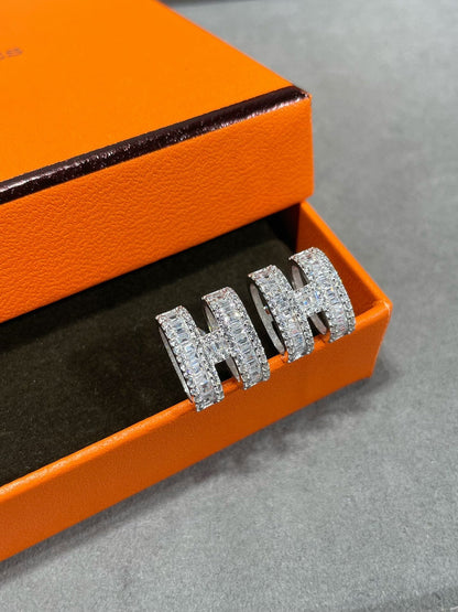 [Eterna Jewels]H STUD EARRINGS WITH SILVER DIAMONDS