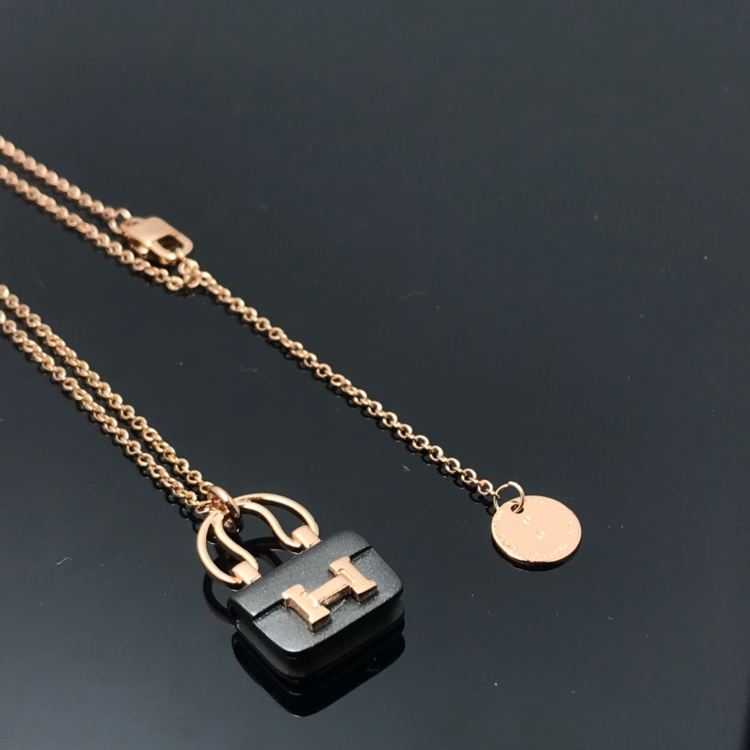[Eterna Jewels]WOMEN'S HM AMULETTES CONSTANCE PENDANT NECKLACE