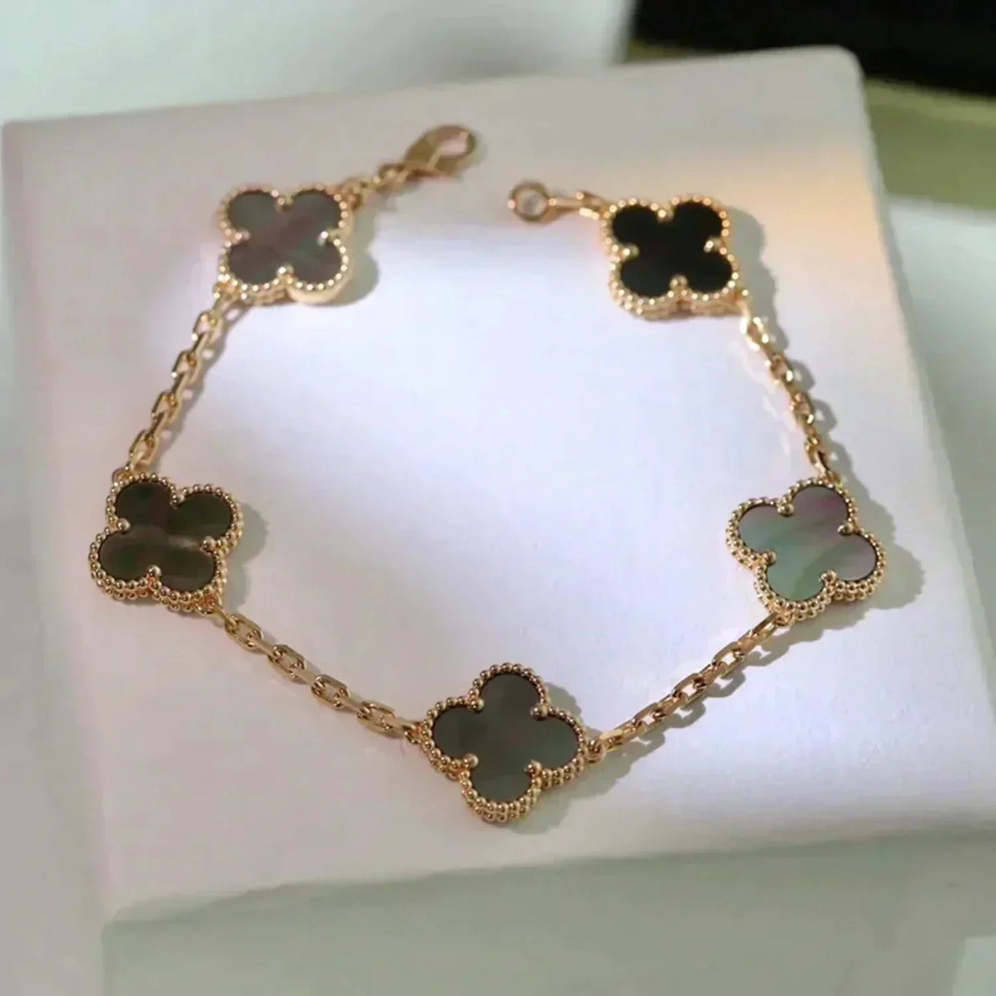 [Eterna Jewels] CLOVER 5 MOTIF GRAY MOP BRACELET COLLECTION