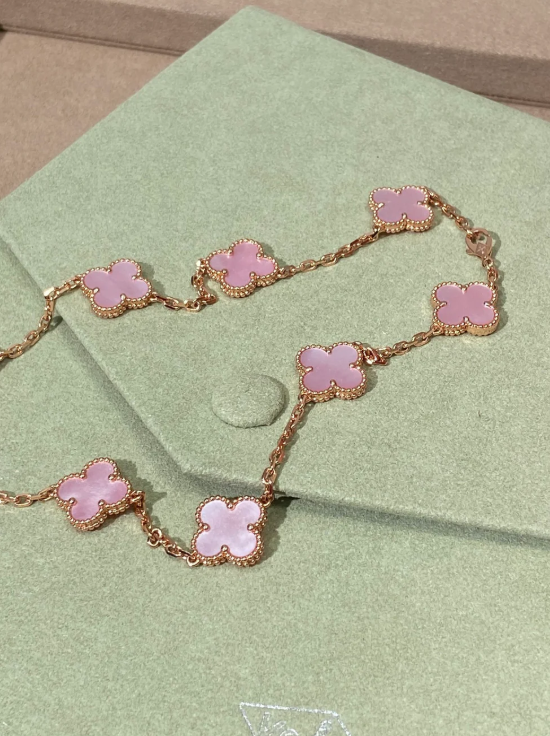 [Eterna Jewels Jewellery] Pink Necklace with Ten Clover Designs