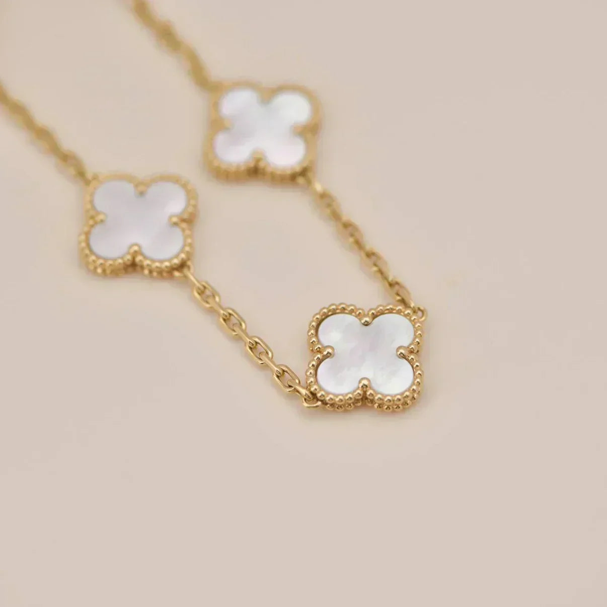 [Eterna Jewels]CLOVER WHITE PEARL MOP 5 MOTIF BRACELET COLLECTION