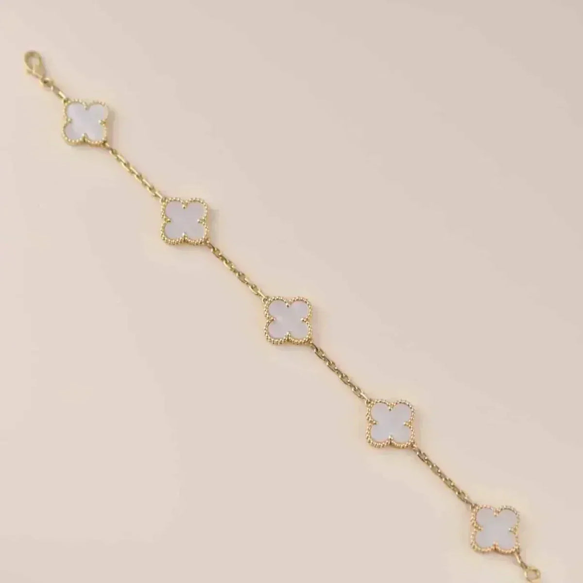 [Eterna Jewels]CLOVER WHITE PEARL MOP 5 MOTIF BRACELET COLLECTION